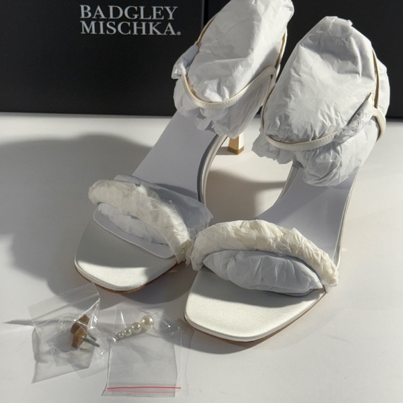 Badgley Mischka Caitlyn Heels Size 11 White Satin Pearl Embellished Ankle Strap - Picture 12 of 12